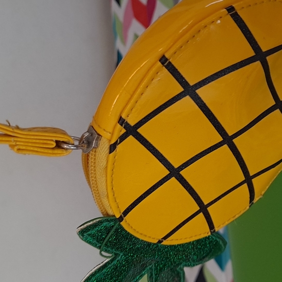 PINEAPPLE  🍍 coin purse...Yellow - Picture 3 of 4